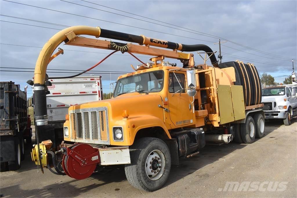 International 2554S Tankbiler
