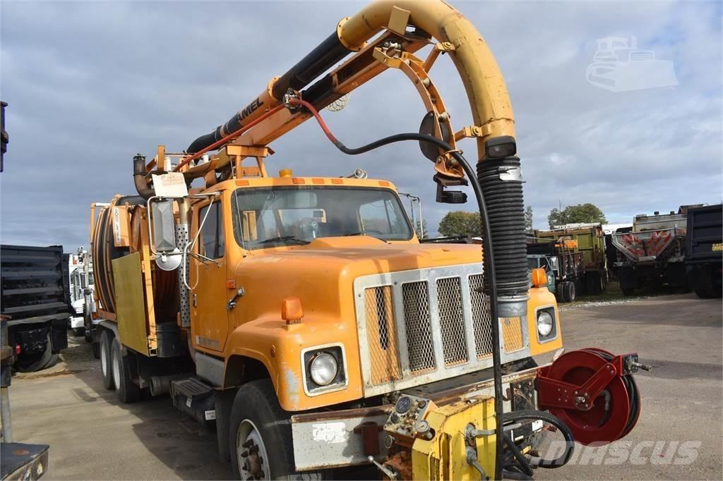 International 2554S Tankbiler