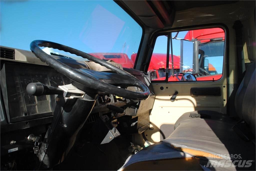 International 4700 Lastbil med kran