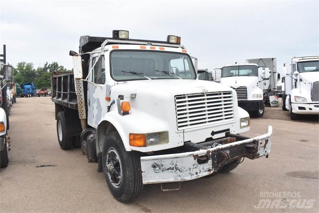 International 4700 Lastbiler med tip