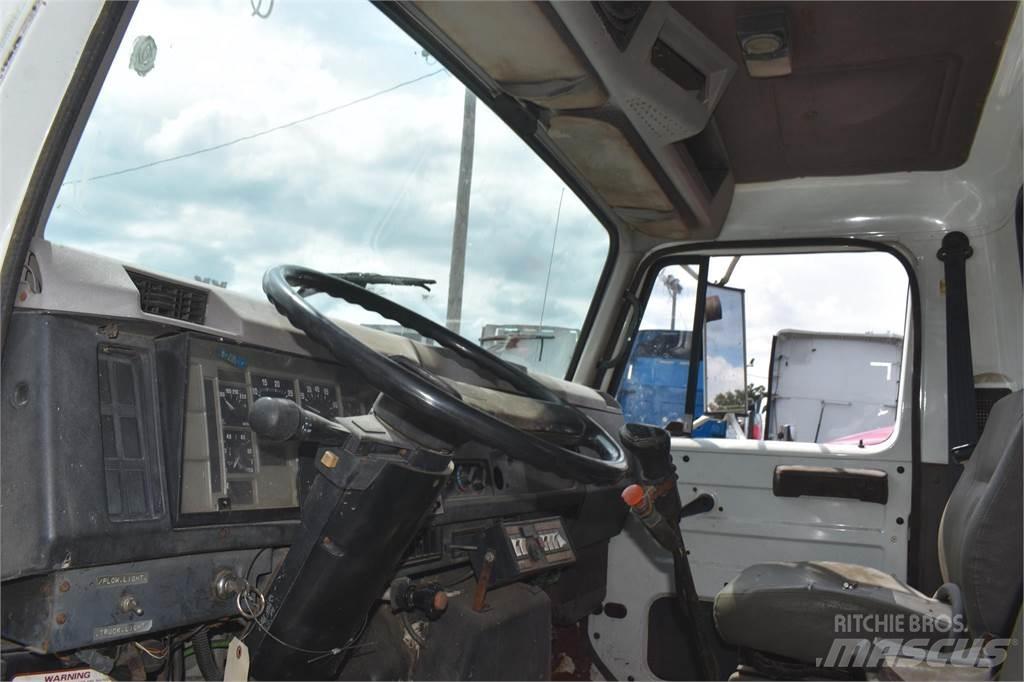 International 4700 Lastbiler med tip