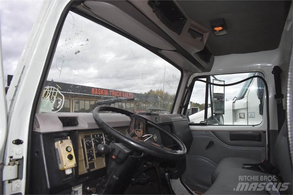 International 4700 Lastbiler med tip