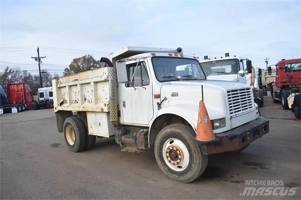 International 4700 Lastbiler med tip