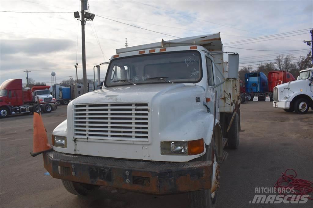 International 4700 Lastbiler med tip
