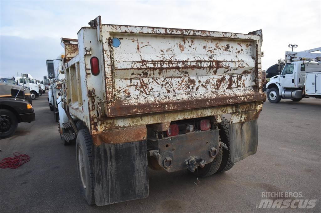 International 4700 Lastbiler med tip
