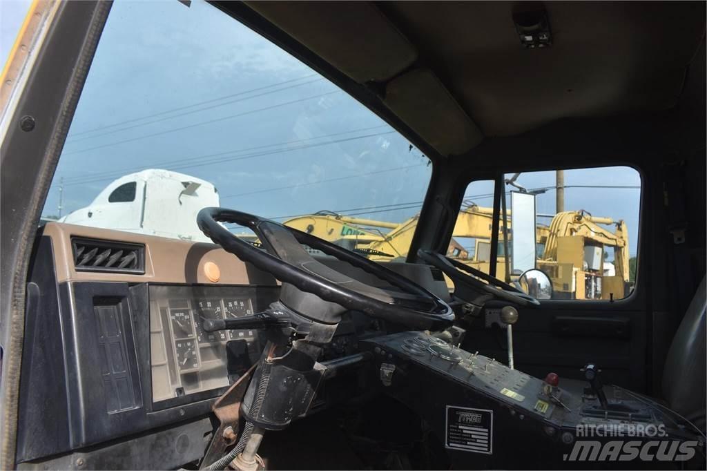 International 4700 Fejebiler