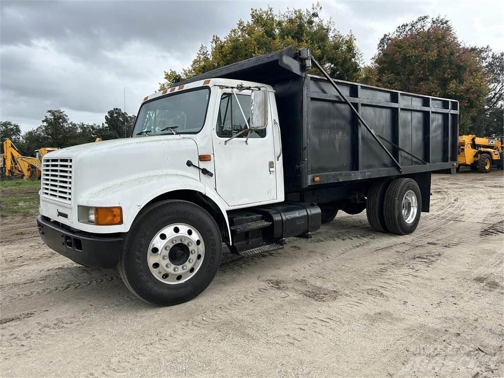 International 4700 Lastbiler med tip