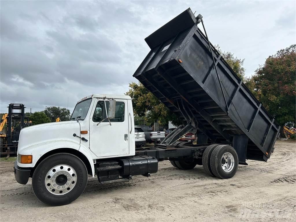 International 4700 Lastbiler med tip