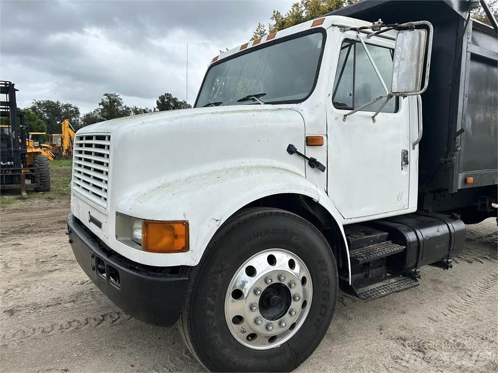 International 4700 Lastbiler med tip