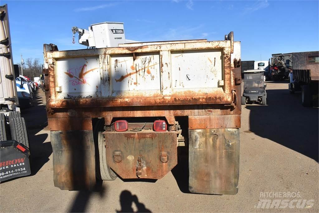 International 4700 Lastbiler med tip