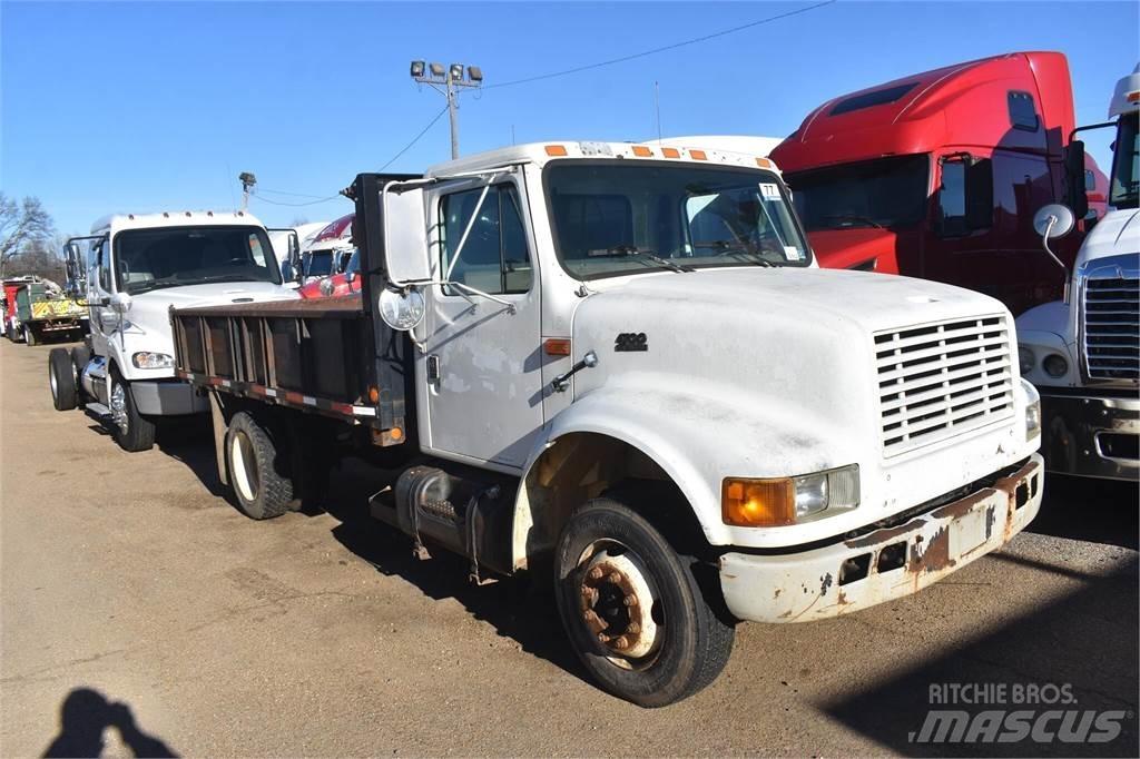 International 4700 Lastbiler med tip
