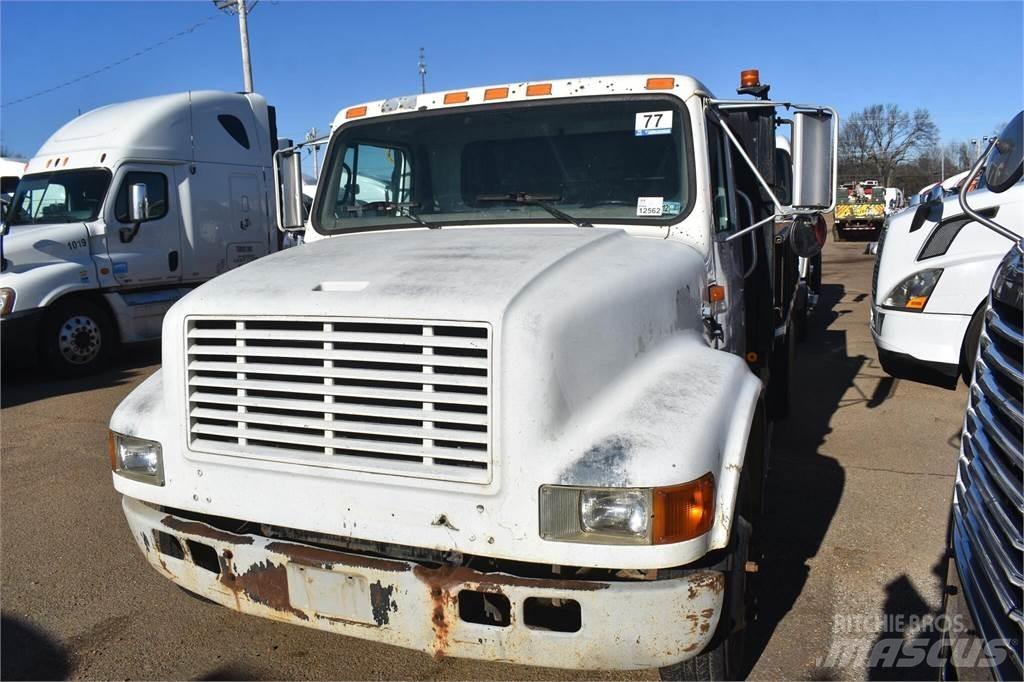 International 4700 Lastbiler med tip