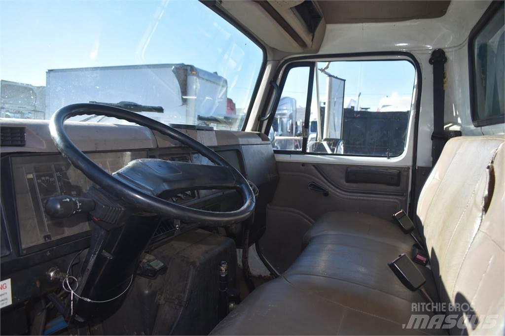 International 4700 Lastbiler med tip