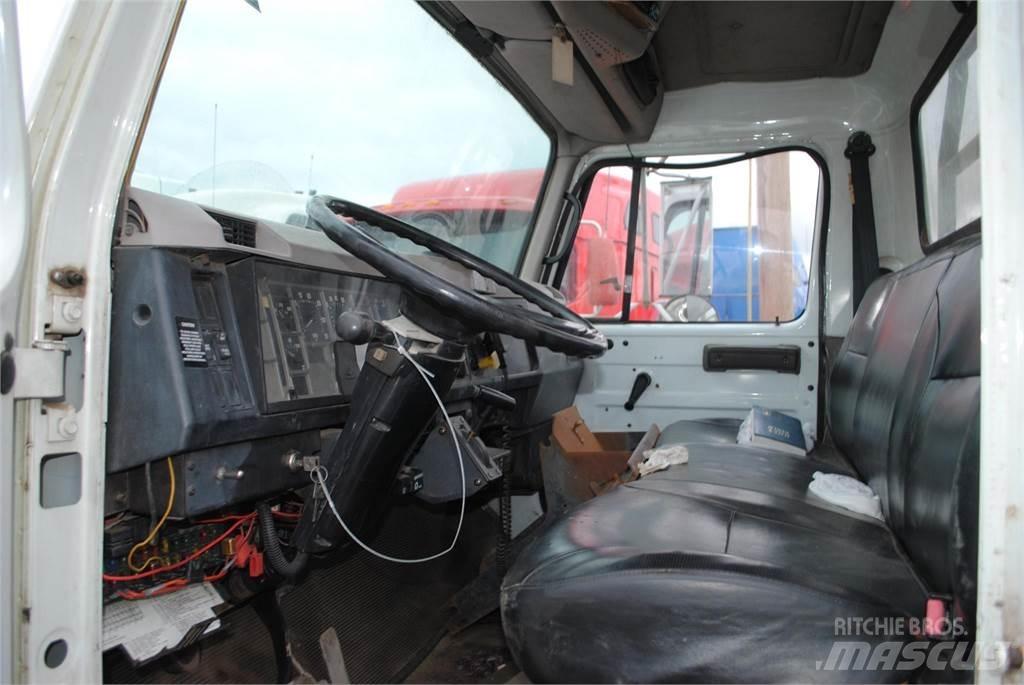 International 4700 Lastbil med kran