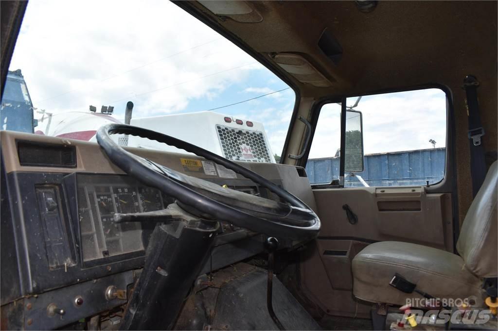 International 4900 Lastbiler med tip