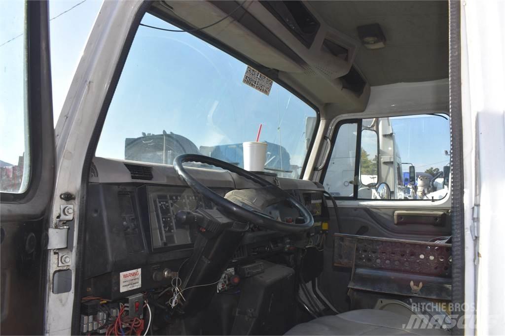International 4900 Lastbil med kran
