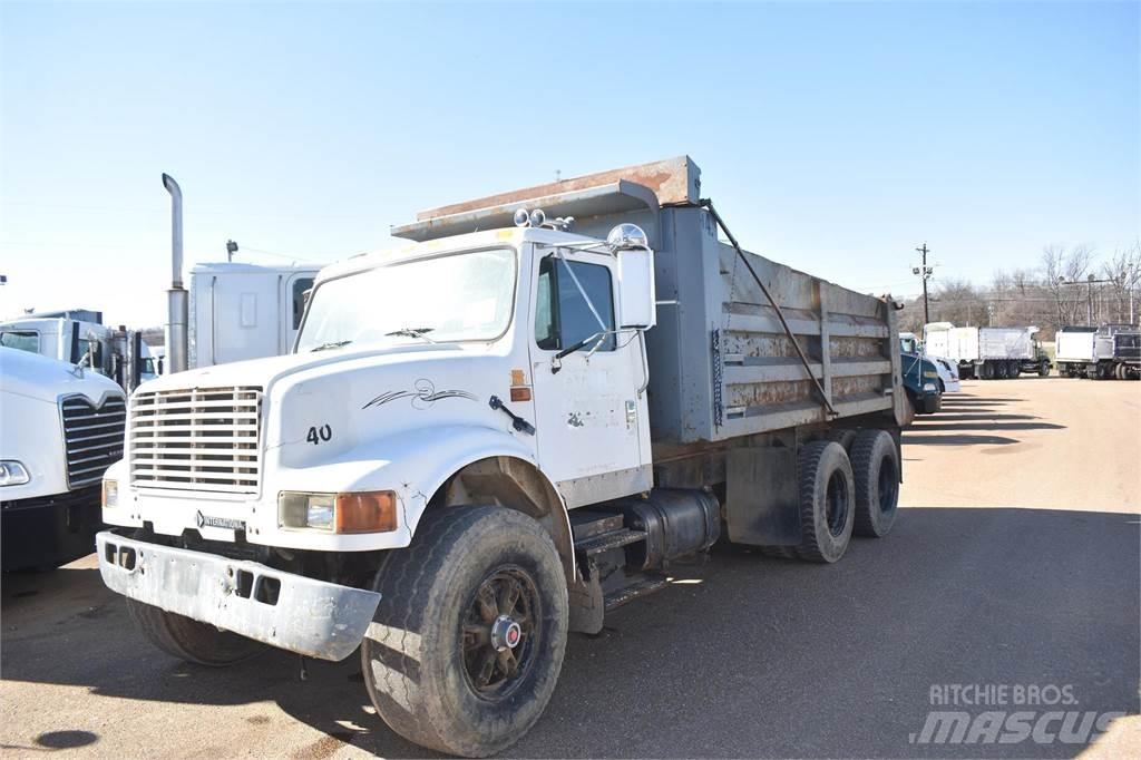 International 4900 Lastbiler med tip