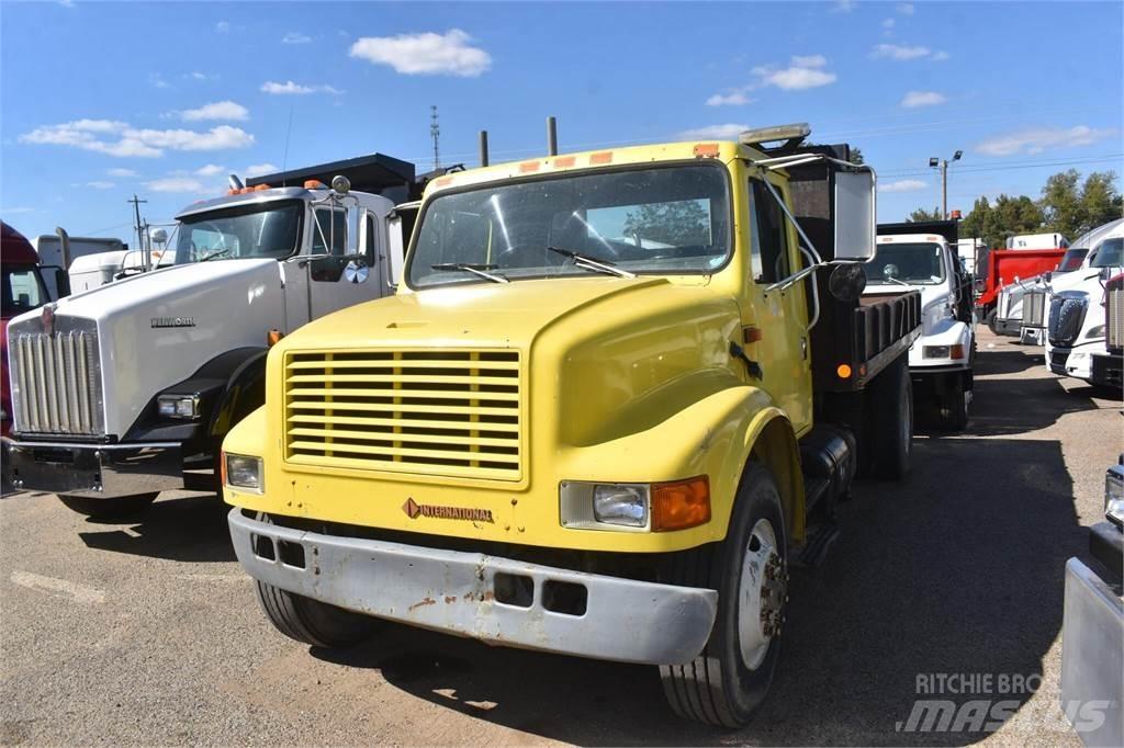 International 4900 Lastbiler med tip