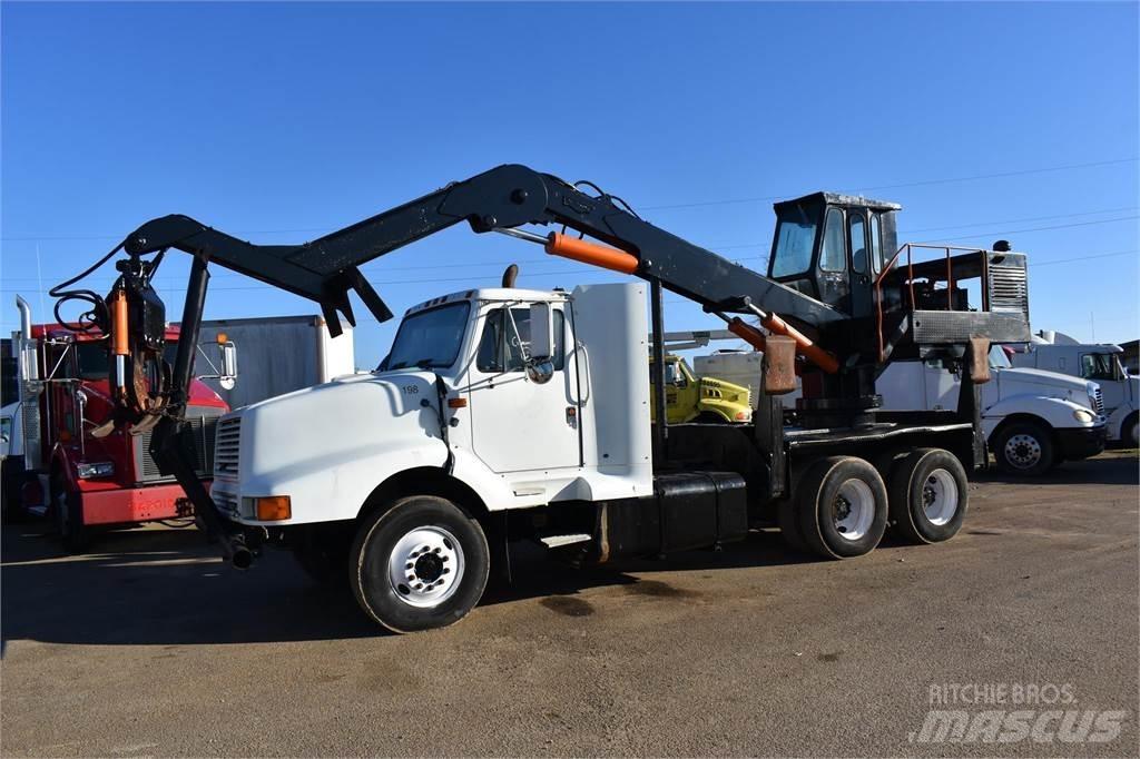 International 8200 Lastbil med kran