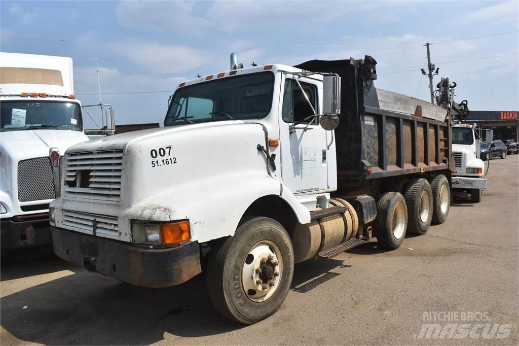 International 8200 Lastbiler med tip