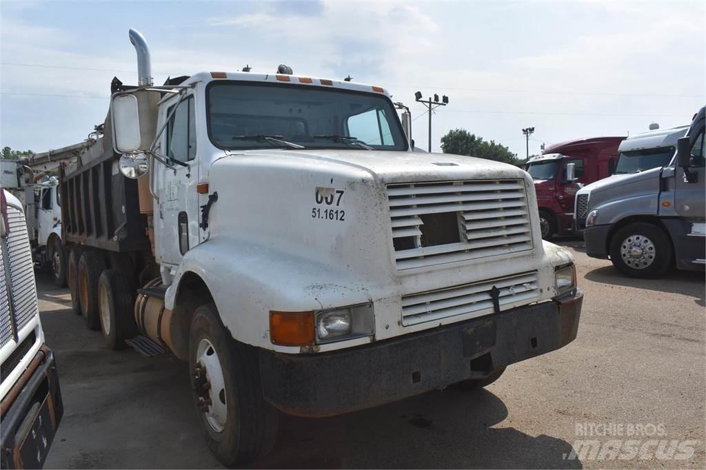 International 8200 Lastbiler med tip