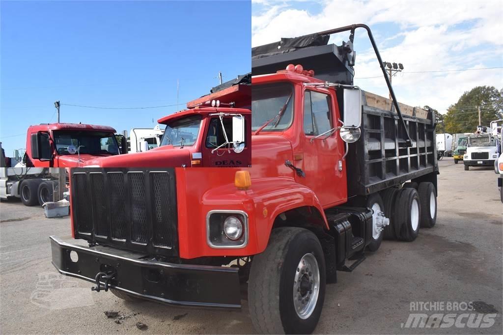 International S2600 Lastbiler med tip