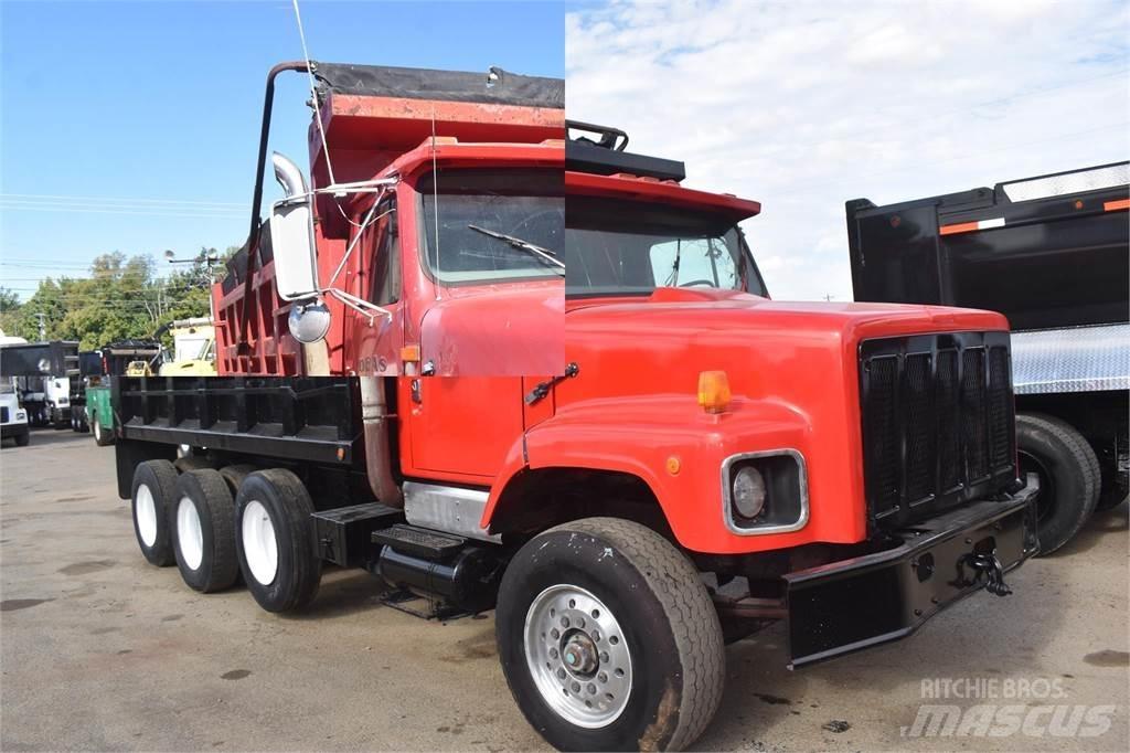 International S2600 Lastbiler med tip