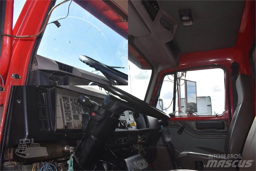 International S2600 Lastbiler med tip