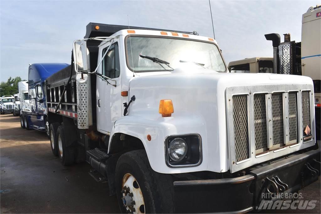 International S2600 Lastbiler med tip