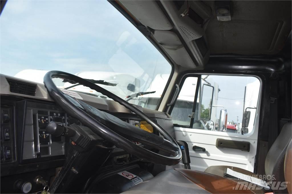 International S2600 Lastbiler med tip