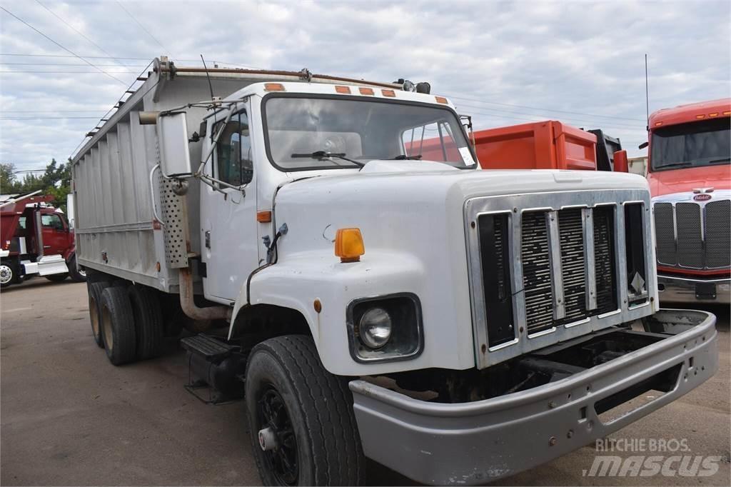International S2600 Lastbiler med tip