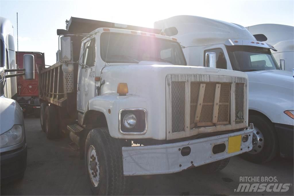 International S2600 Lastbiler med tip