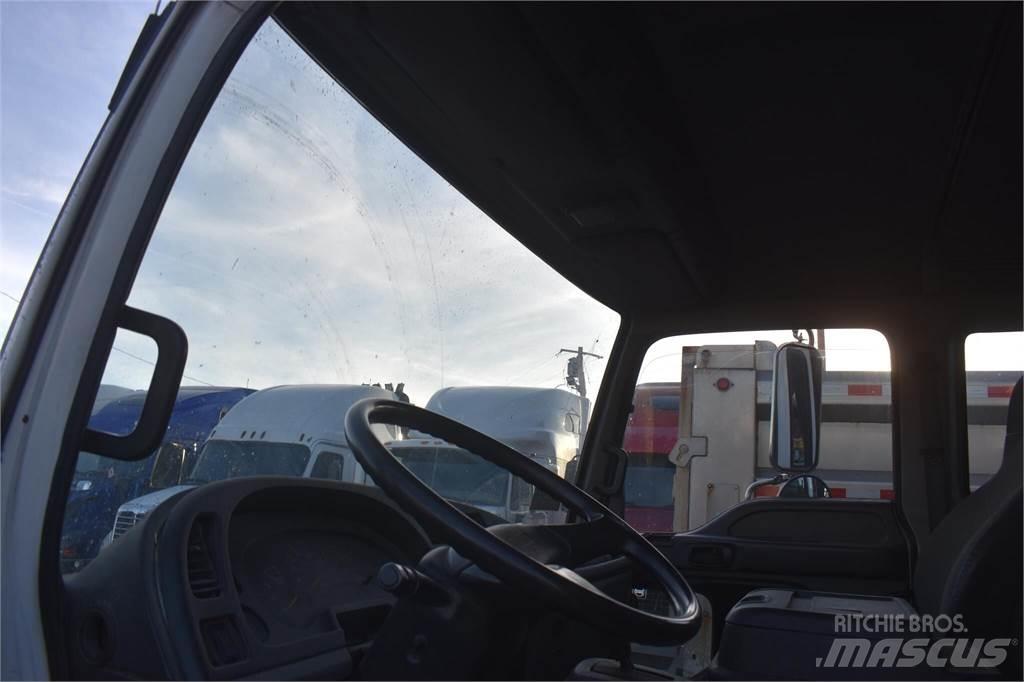 Isuzu FTR Lastbiler med tip