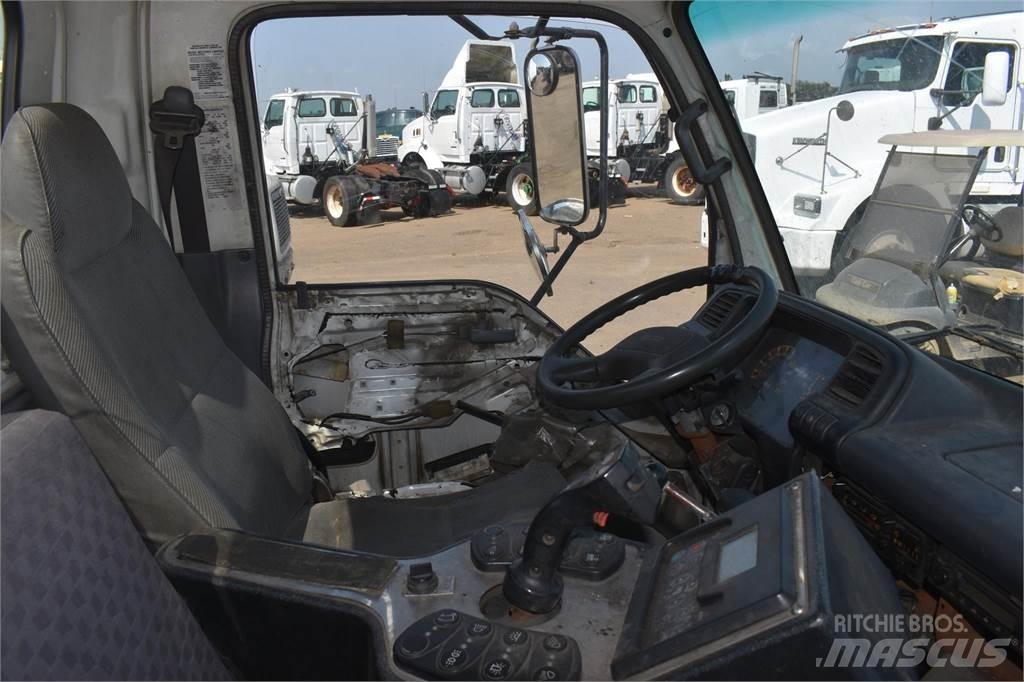 Isuzu NPR Fejebiler