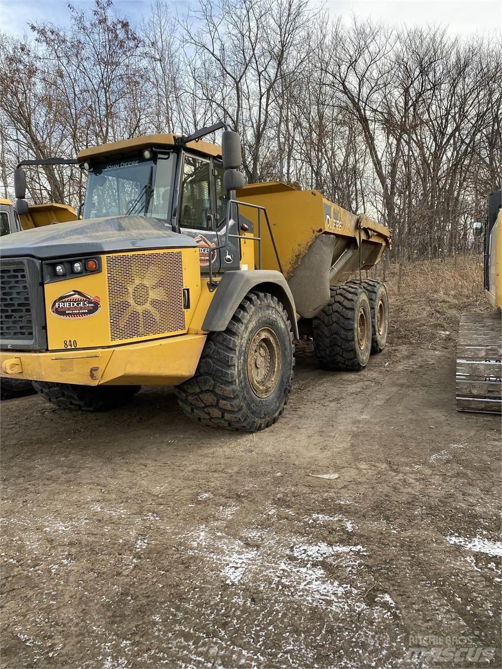 John Deere 410E Terrængående lastbiler