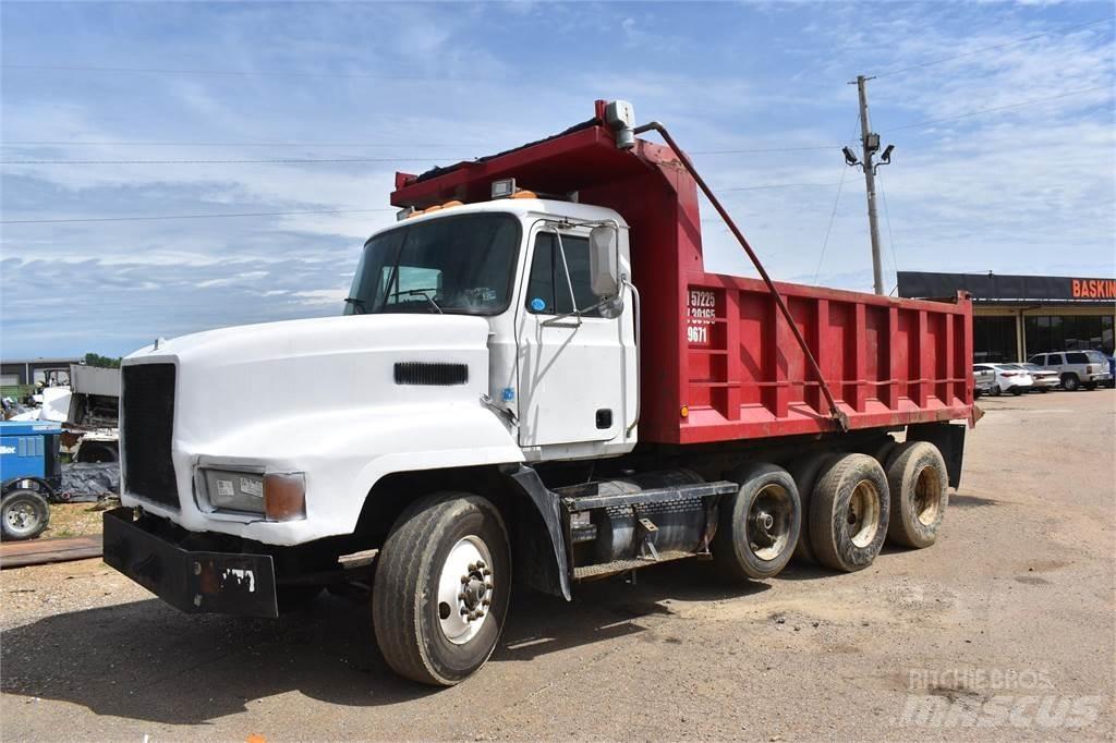 Mack CH613 Lastbiler med tip
