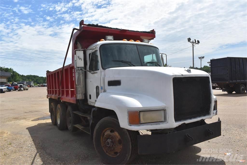 Mack CH613 Lastbiler med tip