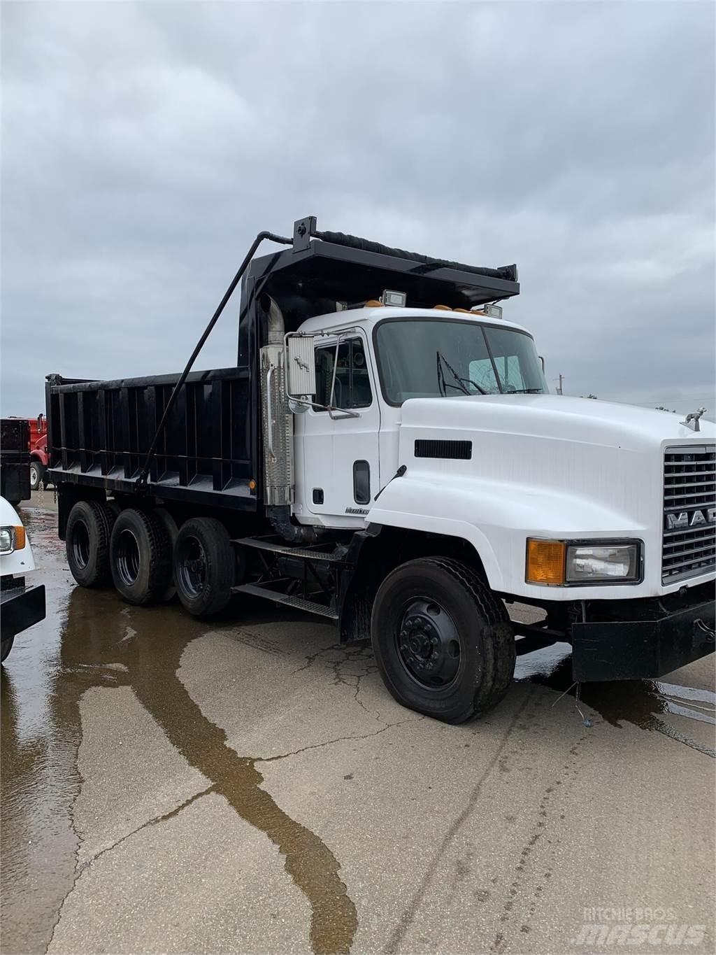 Mack CH613 Lastbiler med tip