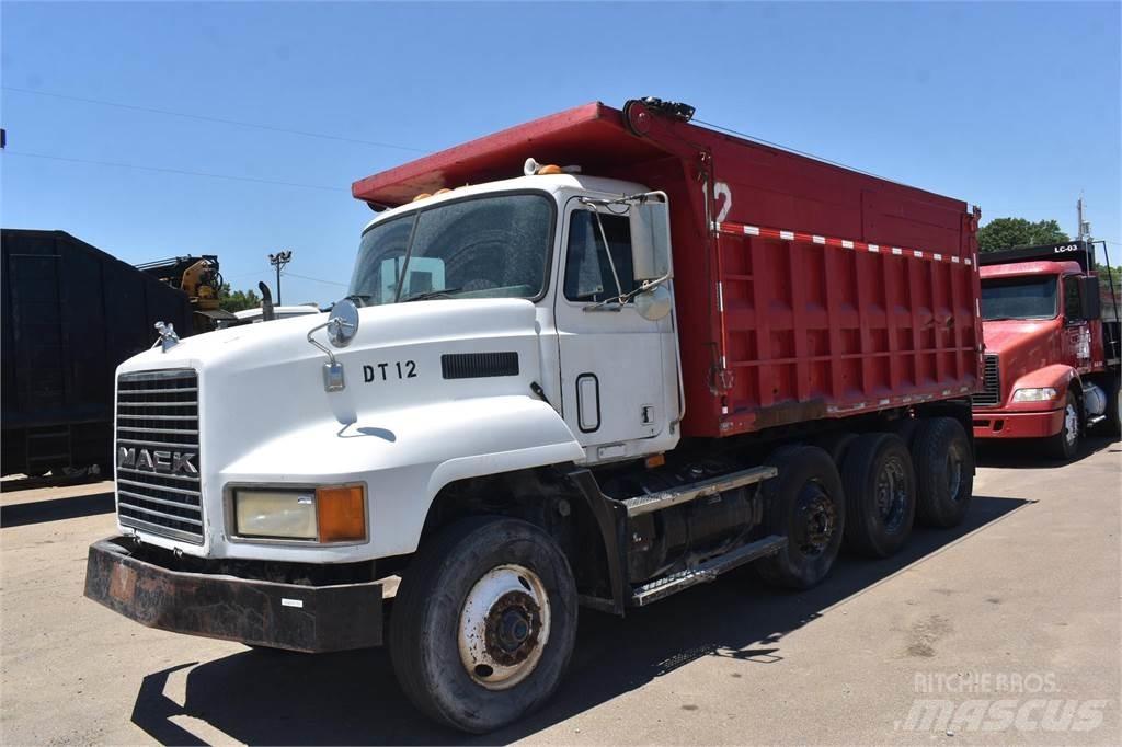 Mack CH613 Lastbiler med tip