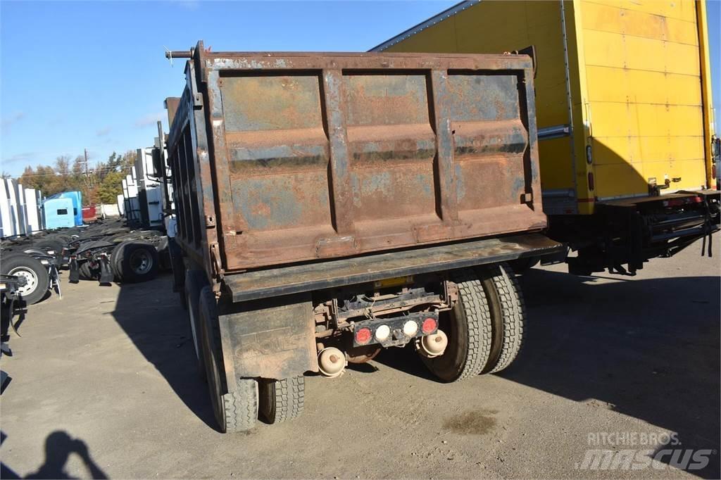 Mack CH613 Lastbiler med tip