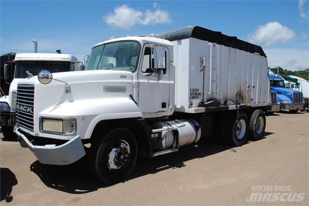 Mack CH613 Lastbiler med tip