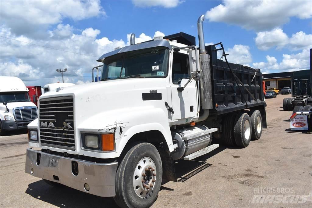 Mack CHN613 Lastbiler med tip