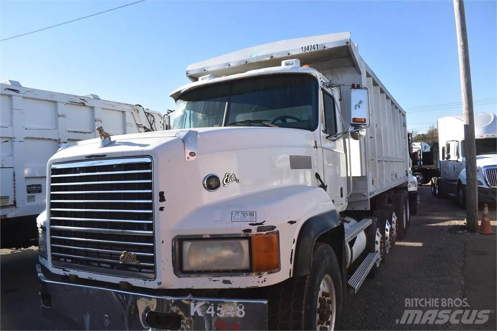 Mack CL713 Lastbiler med tip