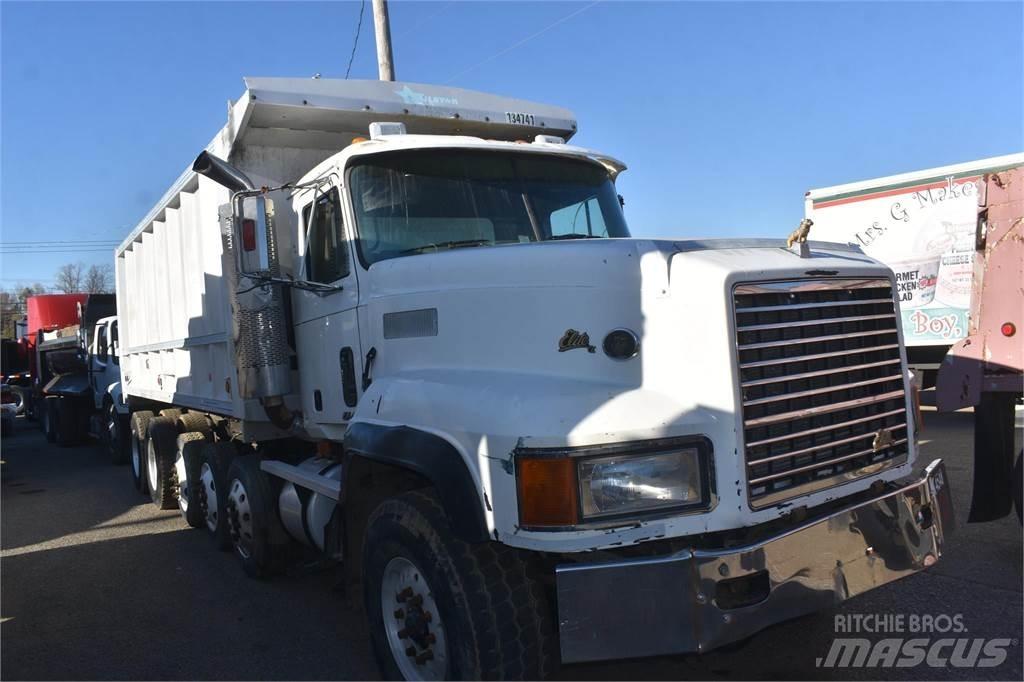 Mack CL713 Lastbiler med tip