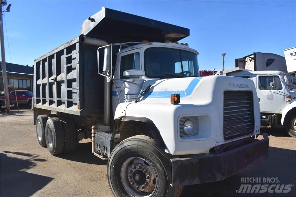 Mack DM690S Lastbiler med tip