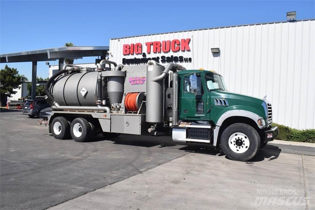 Mack GRANITE GU713 Tankbiler