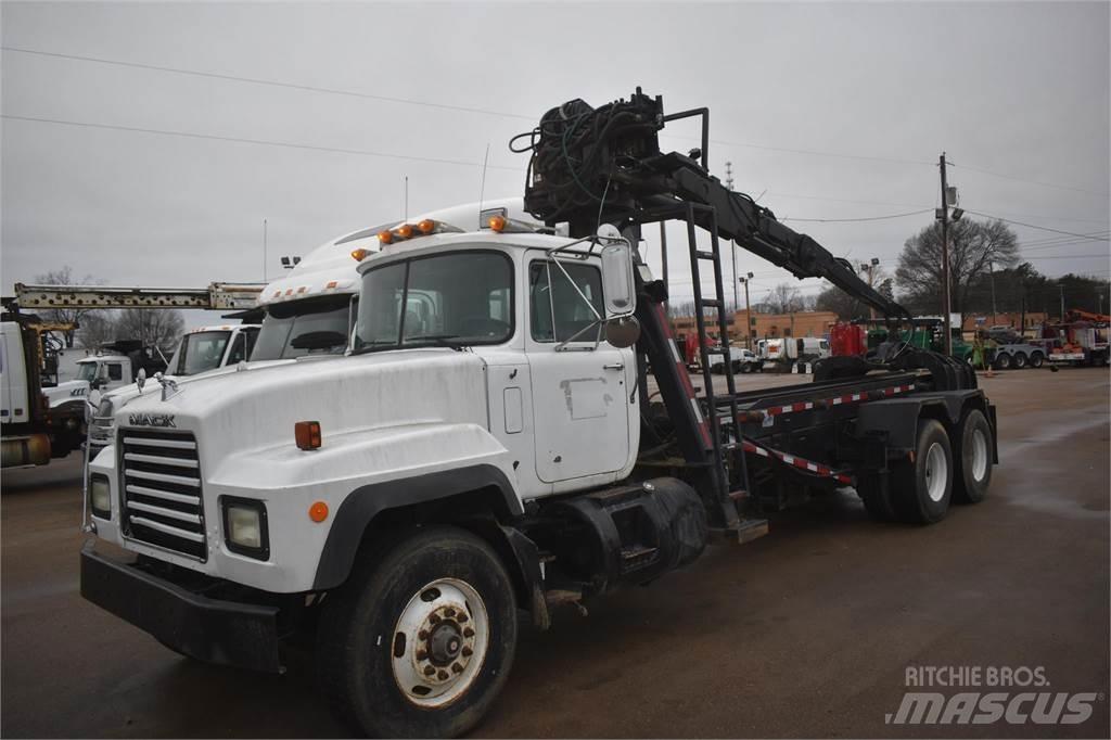 Mack RD688S Lastbil med kran