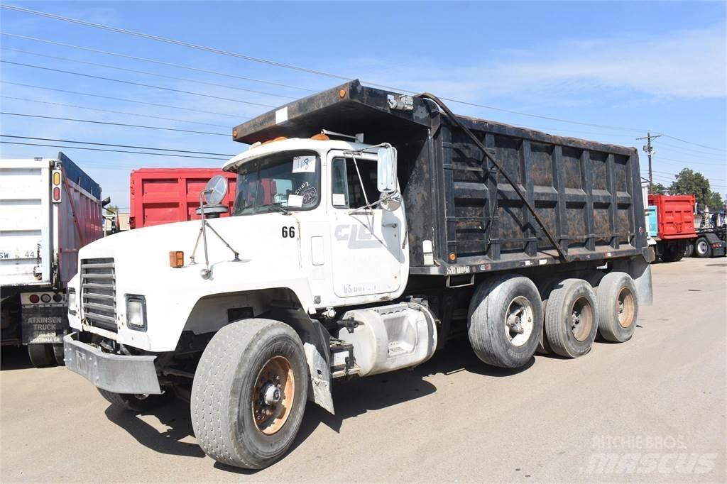 Mack RD688S Lastbiler med tip