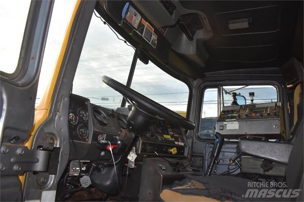 Mack RD688S Lastbiler med tip