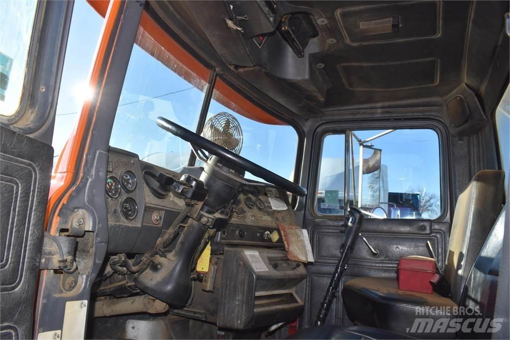 Mack RD688S Lastbiler med tip